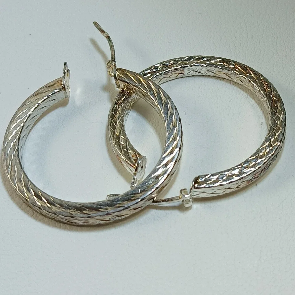 Vintage 1990s Sterling Silver Textured Diamond Cut Hoop Earrings Thailand 1.25